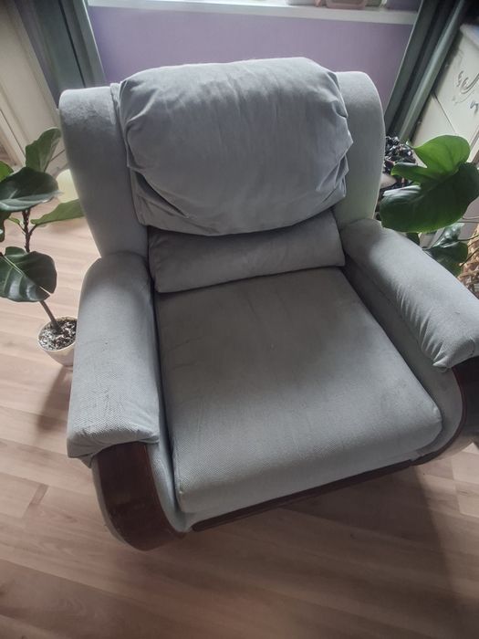 Продам комплект мягкой мебели б/у