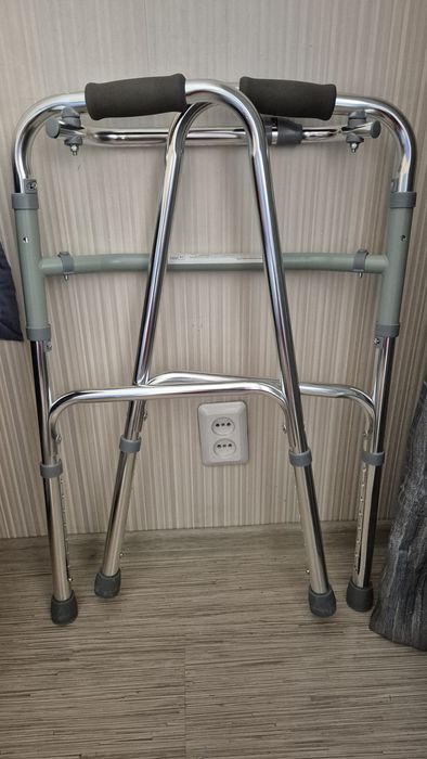 Продаю ходунок новый