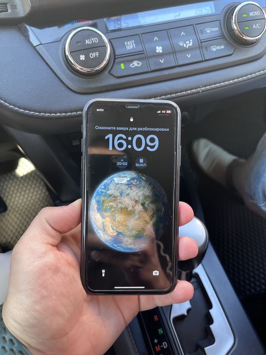 Продам Iphone 11