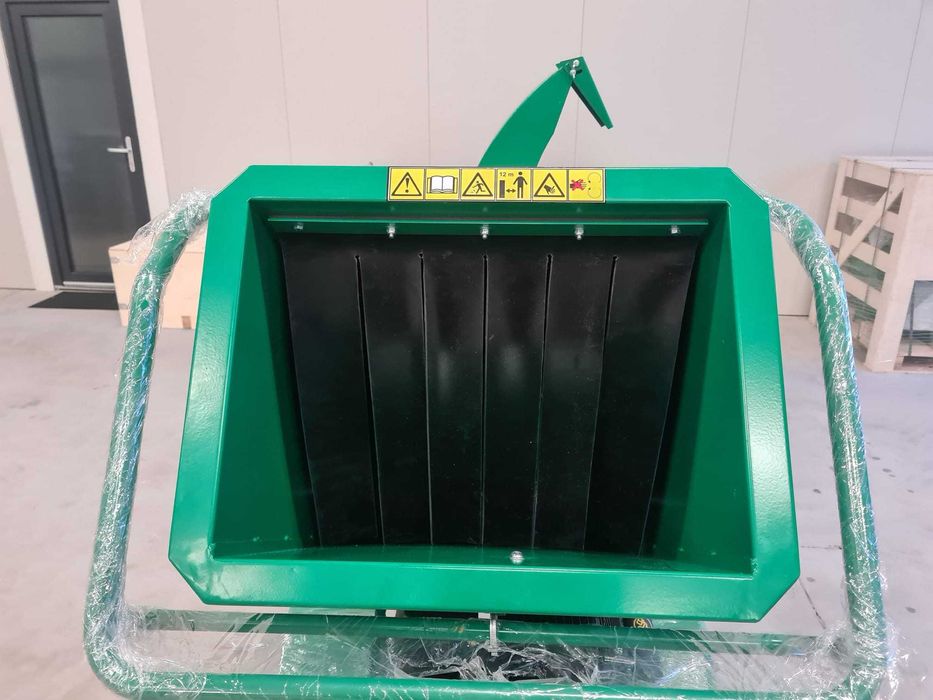 Tocator crengi NOU motor 14,5cp- diametru lemn 15cm -import GERMANIA