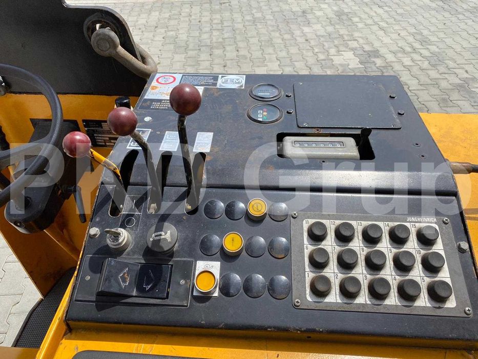 Stivuitor electric trilateral JUNGHEINRICH ETX 513