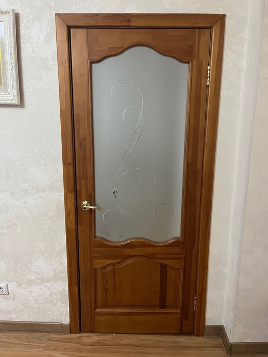 Есік, двери. Түсі қоңыр. цвет дуб
