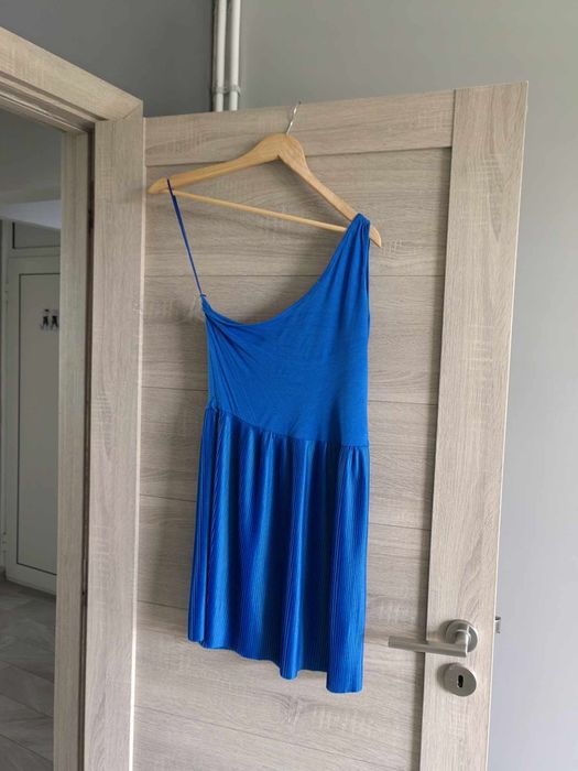 Синя рокля,за през едно рамо