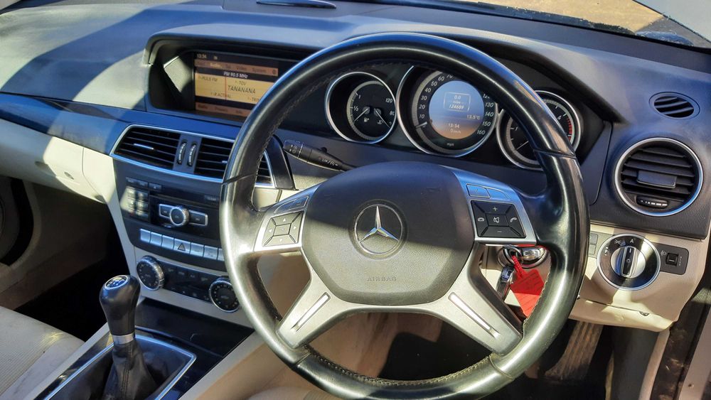 Dezmembrez mercedes c class w204 facelift c220 d/bara fata w204/capota