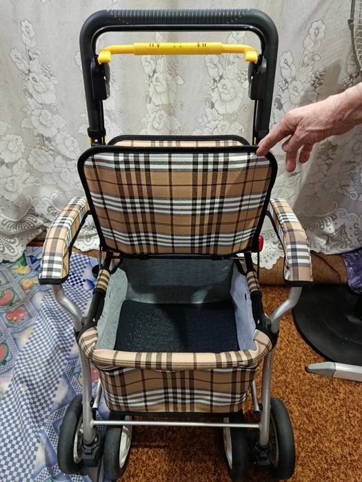 Коляска- держатель для пожилых людей.  Для покупок и отдыха..