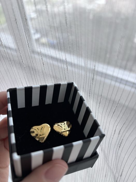 Cercei Louis Vuitton inimioare
