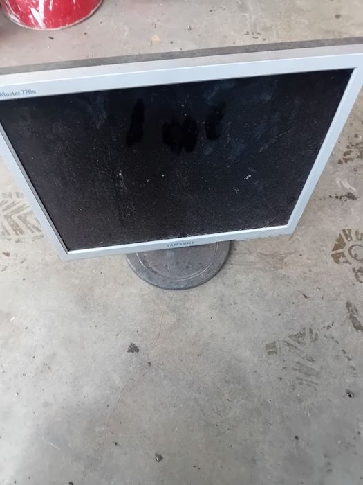 Продавам работещи монитори