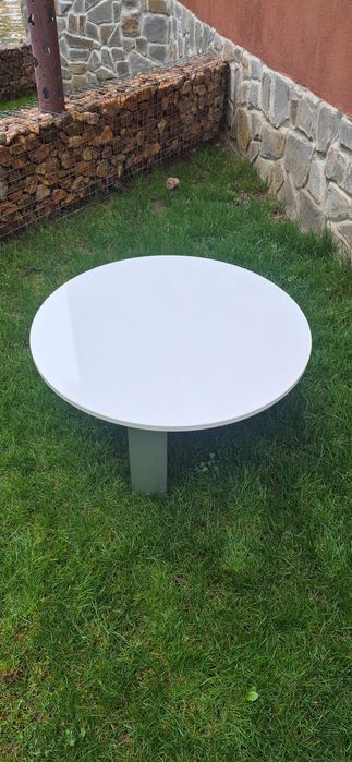 3 броя маси - дърво с метални крака