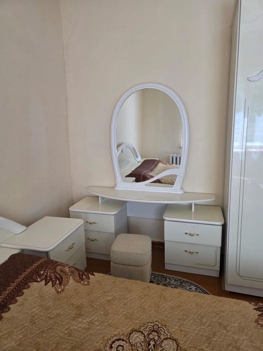 Продам спальный гарнитур