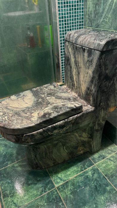 Унитаз в хорошем состоянии