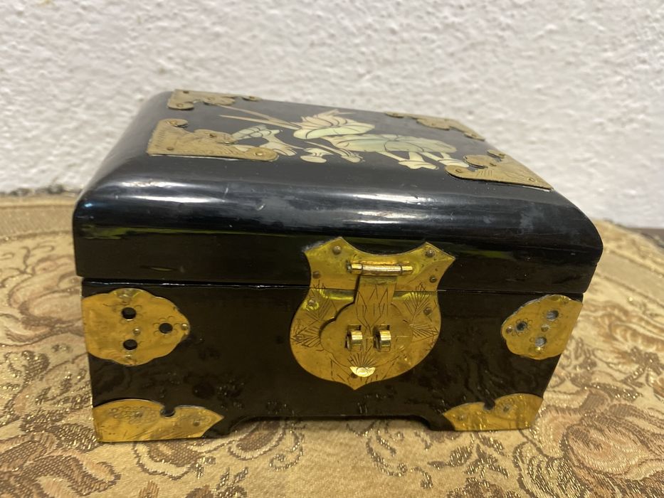 Китайска лакова кутия за бижута седеф 1950 1960 Китай