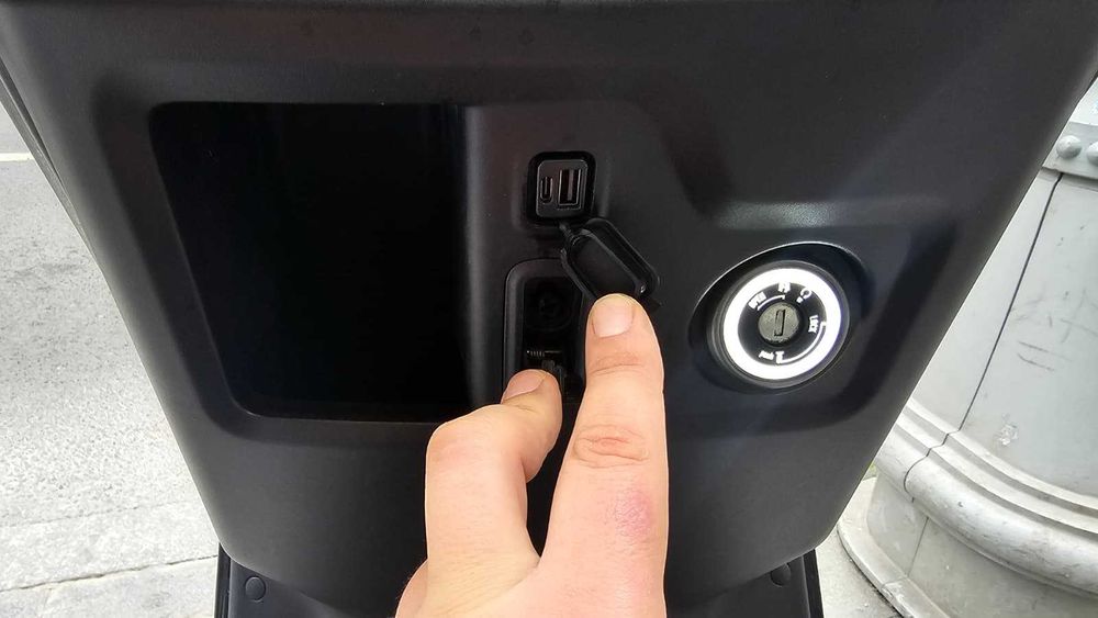 Scuter Electric 90km/h - 90km autonomie Niu NQi GTS PRO