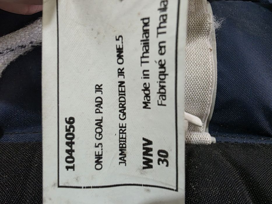 Продам щитки вратарские BAUER