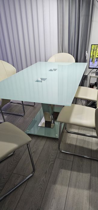 Трапезна маса с шест стола