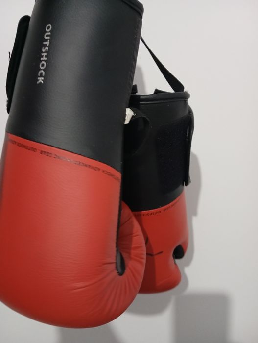 Vând mănuși de box