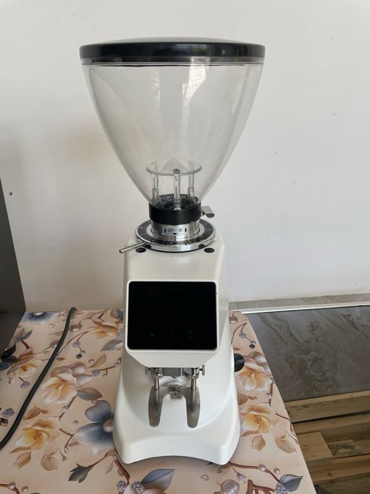 Продам Кофемашинку и кофемолку