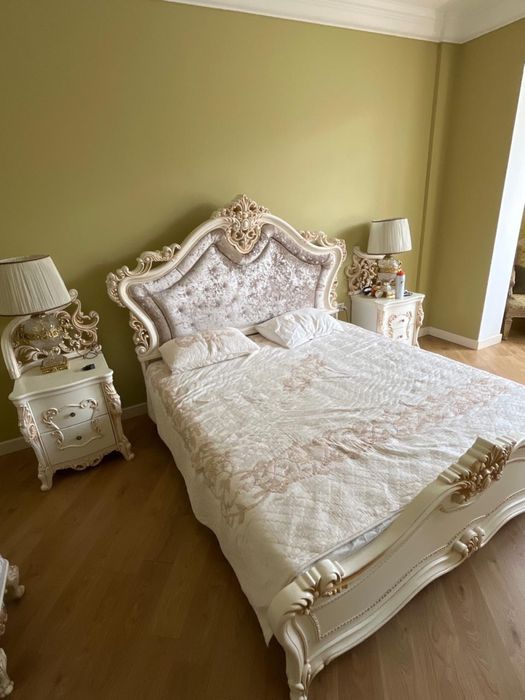 шикарный спальный гарнитур