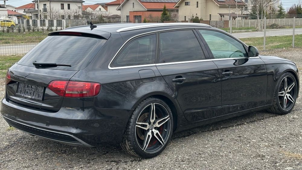 Audi A4 B8 S-Line 2.0 TDI Navi/Manual/Bi-xenon/transport gratuit