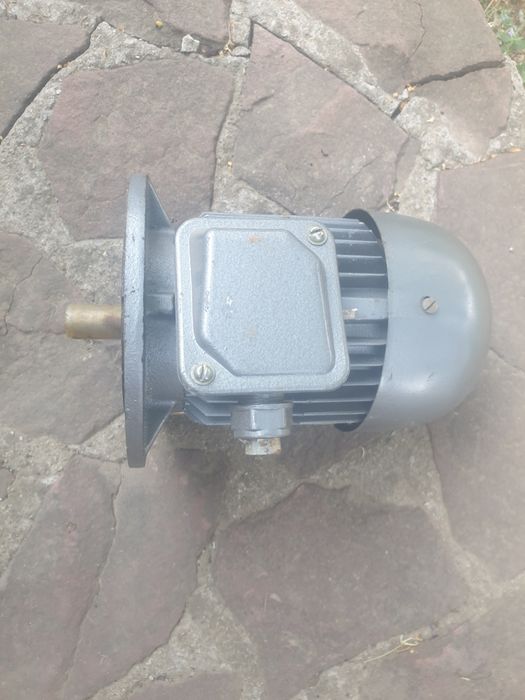 Продавам електромотор