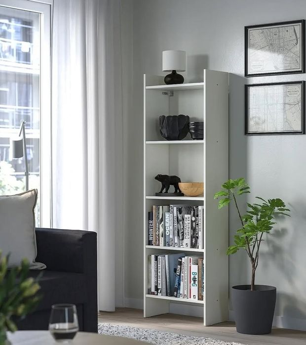 Письменный стол от Ikea и стеллаж