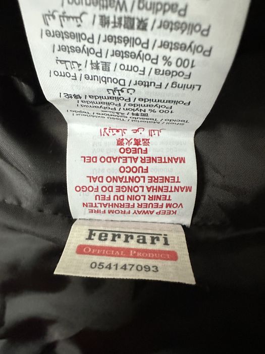 Scuderia Ferrari original official дамски елек грейка.Нов.M