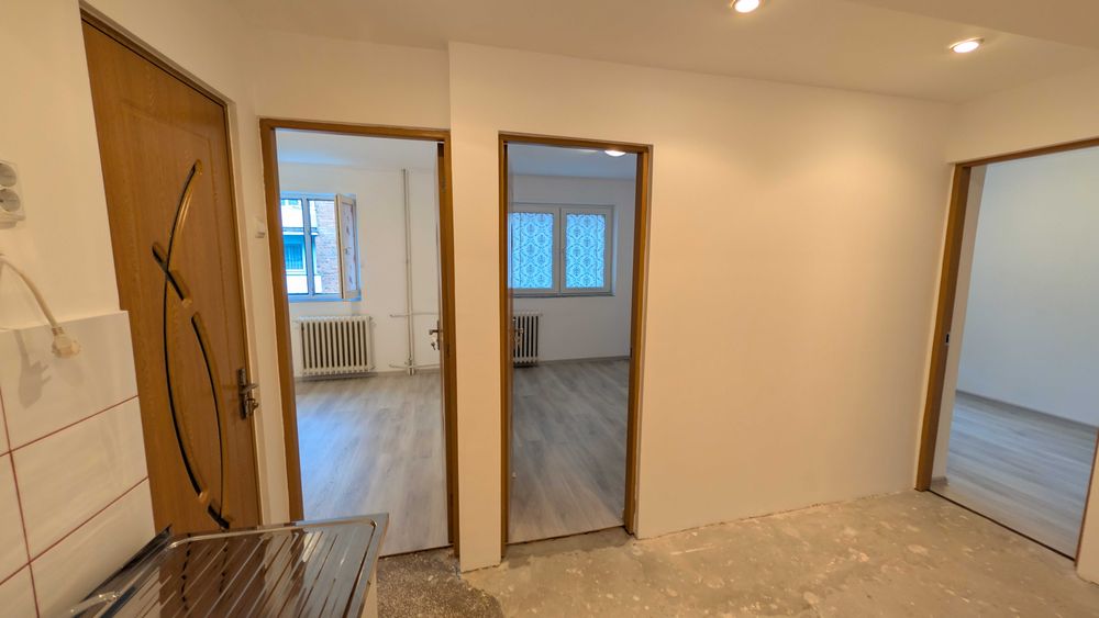 Apartament de vânzare cu 3 camere, renovat în Brad – Zona A, zonă liniștită, ideal pentru familie +40 754 200 900
