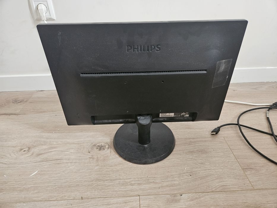 Монитор Philips 223V5L