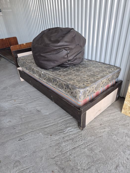 Продам  кровать 4 штуки б.у