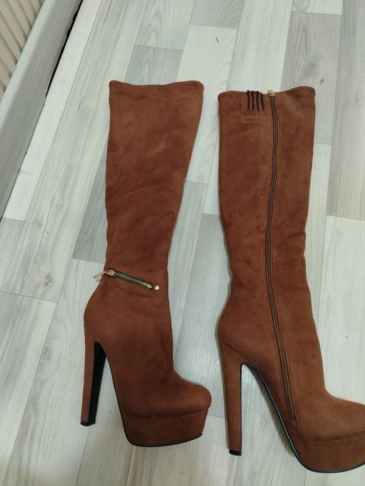 Срочно продам Зимние длинные сапоги