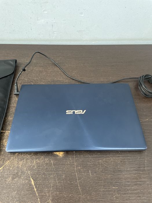 Asus zenbook 13  i7 gen 8  ssd 250 gb 8gb ram