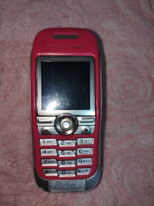 Sony Ericsson (ретро телефон) + зарядка