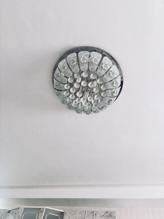 Люстра продам срочно