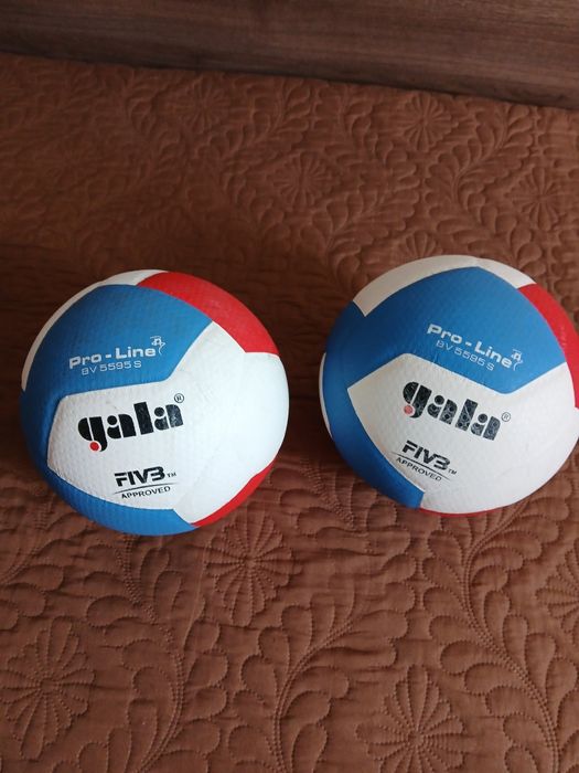 Волейболни и футболна топки