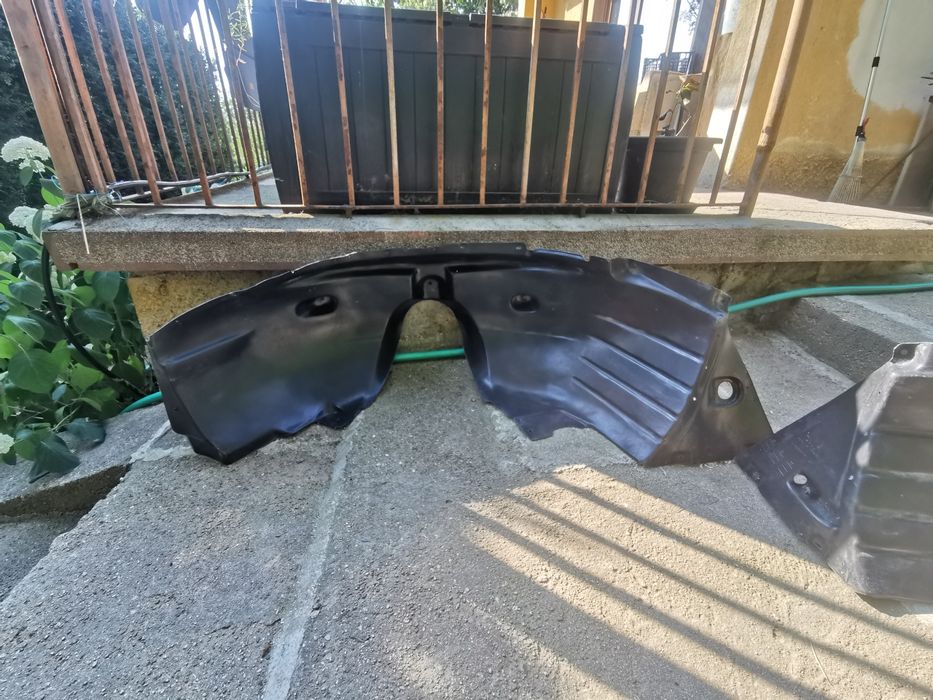 Под калници почти нови и кори под двигателя