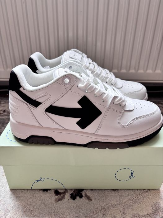 Off White Out of Office, marimea 42, ideali pentru un cadou special