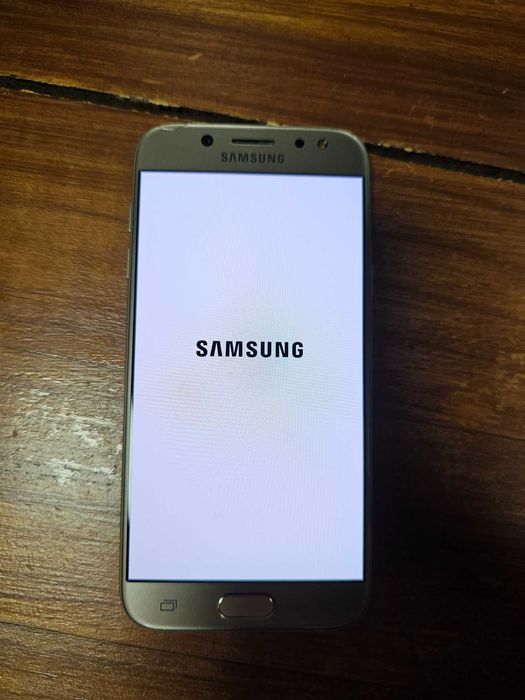 Телефон Samsung galaxy J5 16GB кутия зарядно кабел слушалки ТОП