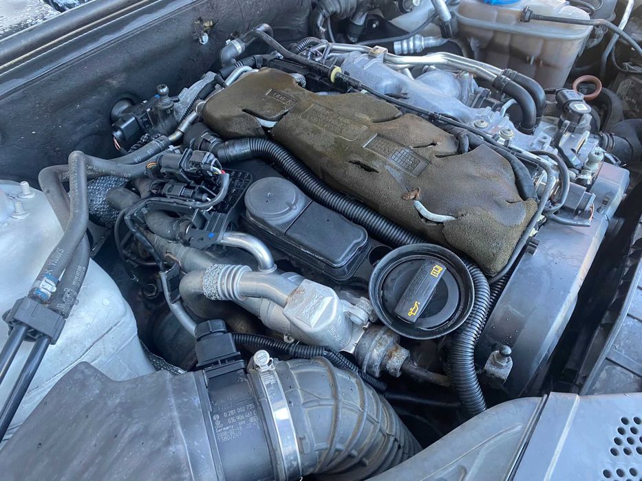 Dezmembrez audi a4 b8 2.0 CAGA s-linne/bara fata a4/capota/far/aripa/