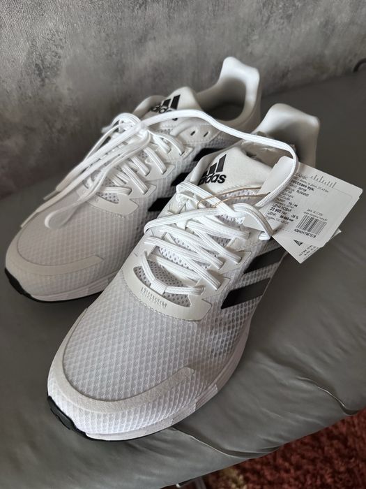 Продам новые кроссовки