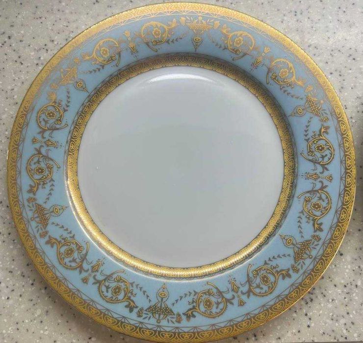 Продаётся сервиз на 12 персон