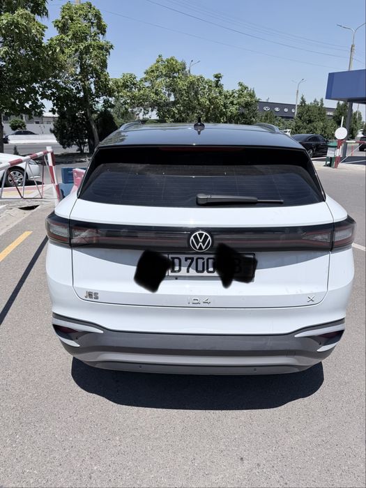 Volkswagen ID 4 crozx pure+ sotiladi