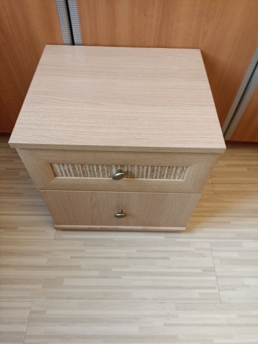 Тумбочка прикроватная