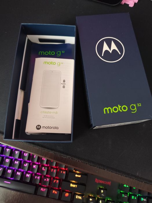 Vand telefon  Motorola G32 6GB RAM 128GB