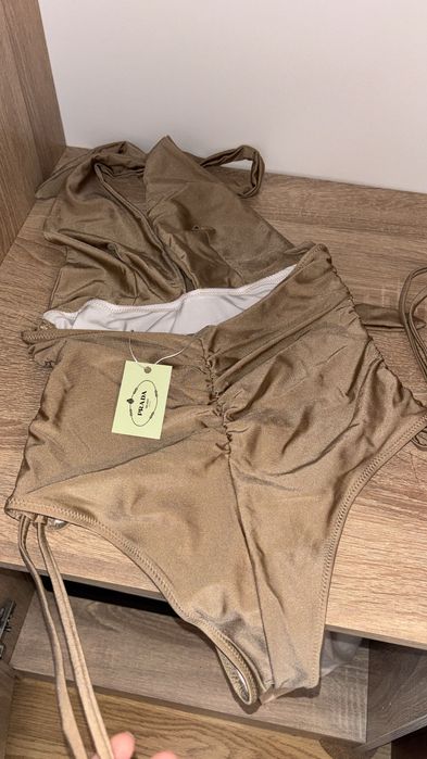 Accesoriu nou nou - costum de baie P rada bej sidefat