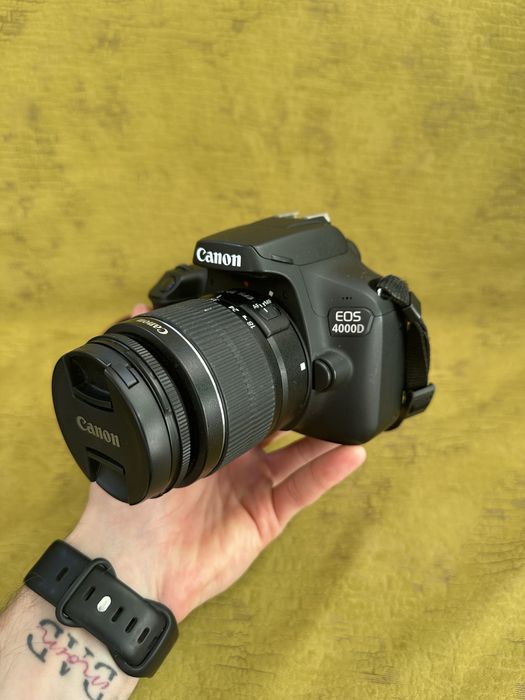 Kit foto Canon EOS 4000D + 2 obiective + blitz