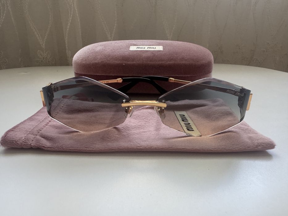 Слънчеви очила miu miu