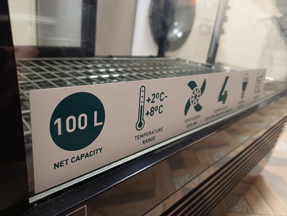 Vând vitrina frigorifica