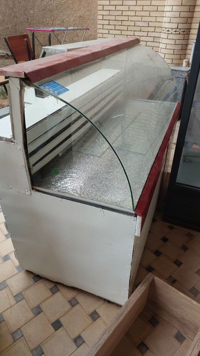 Витринный холодильник