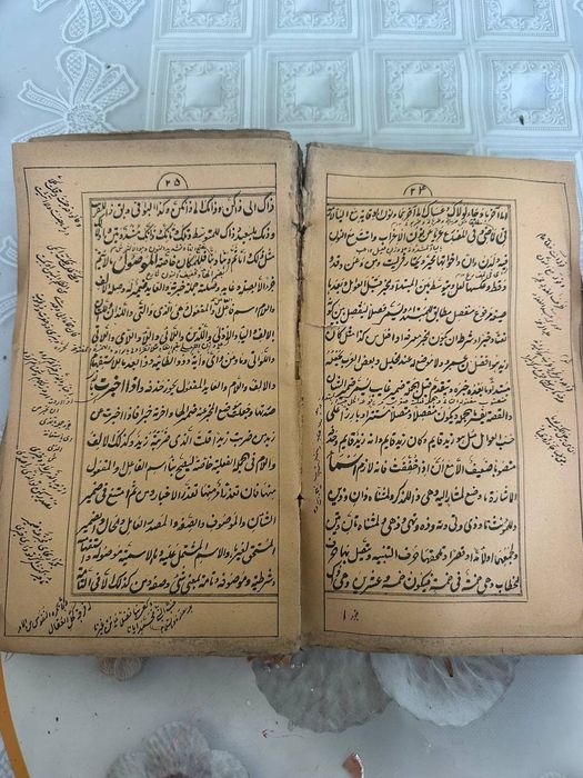 Qadimiy antikvar kitob sotiladi