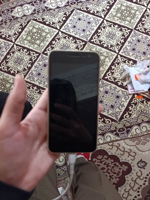 Продаётся j2 core  память 8гб