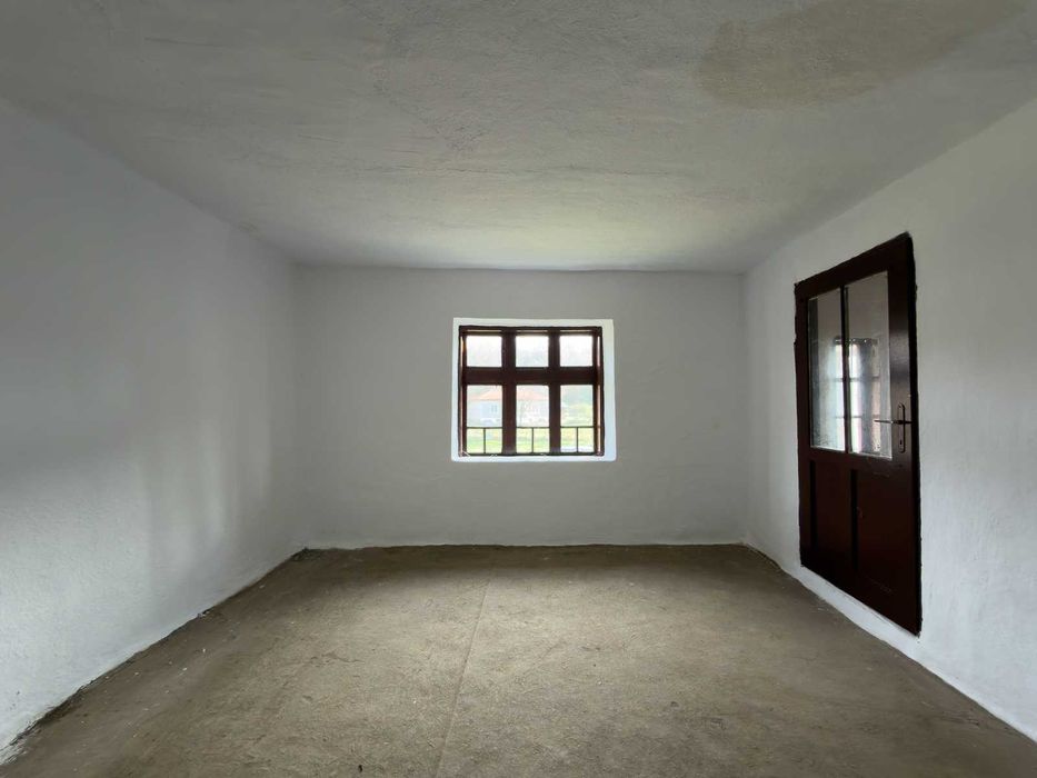 Продава се Къща в с. Слатина, Област Силистра - 200 кв.м за 29 €/кв.м - Снимка #11